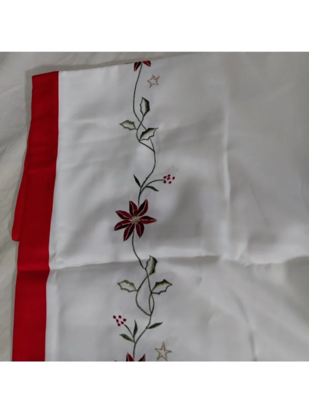 Christmas Tablecloth 85x60 Rectangle White Red Floral Embroidered Poinsetta NEW
